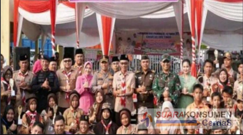 Foto : Penutupan hari gerakan Pramuka ke 62 oleh wakil Bupati OKU Timur.